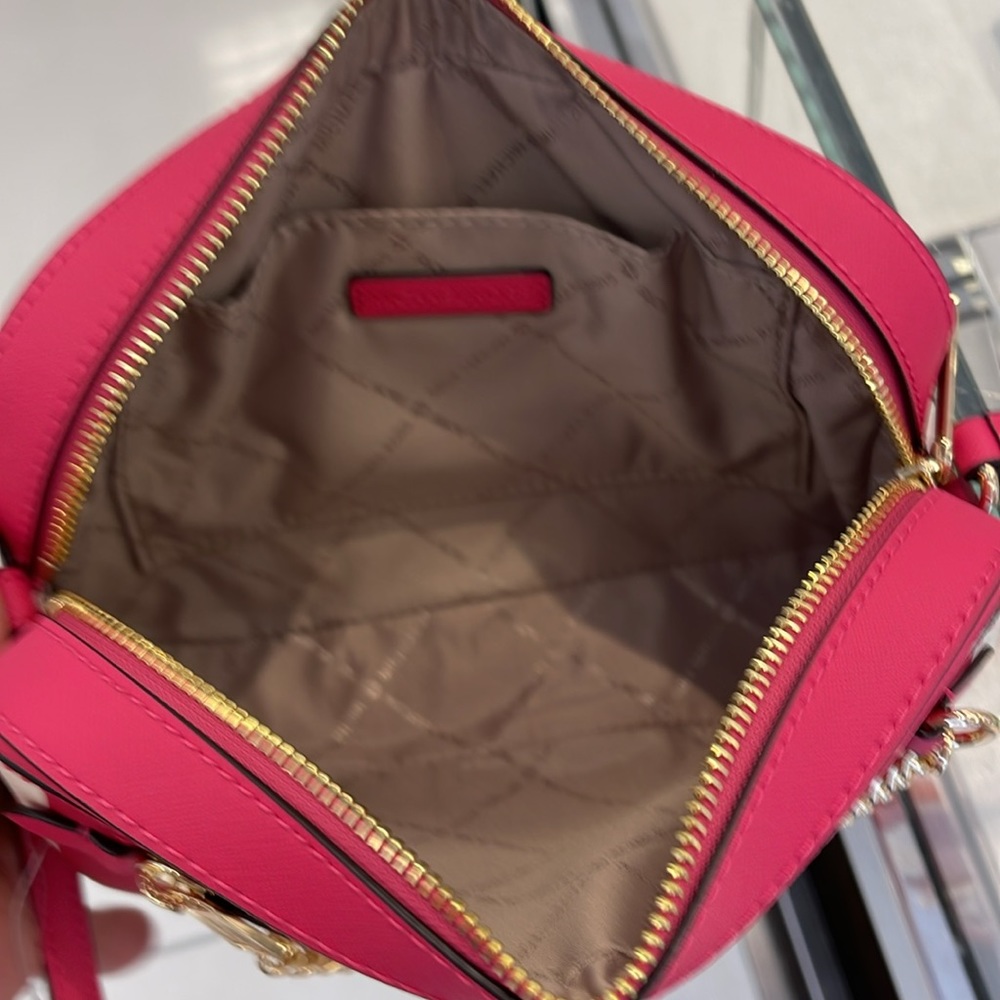 MICHAEL KORS
Jet Set Large EW Zip Chain XBody Saffiano Leathr Crossbody Bag
NWT - Picture 9 of 16